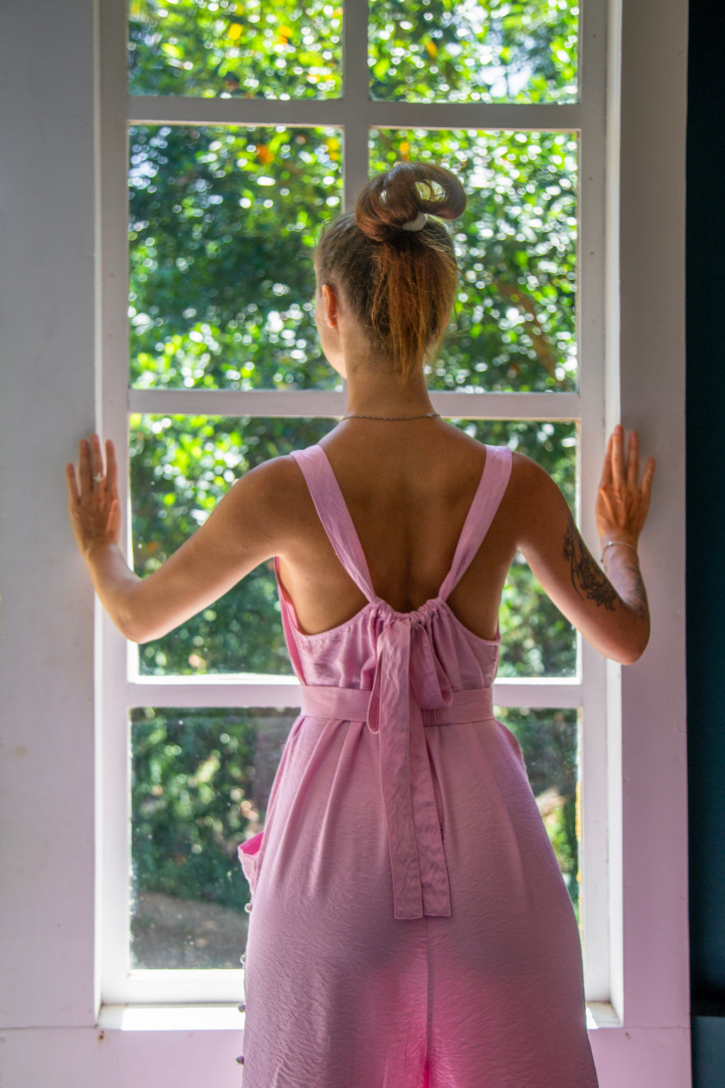Backless pink resort jumpsuit with elegant feminine details