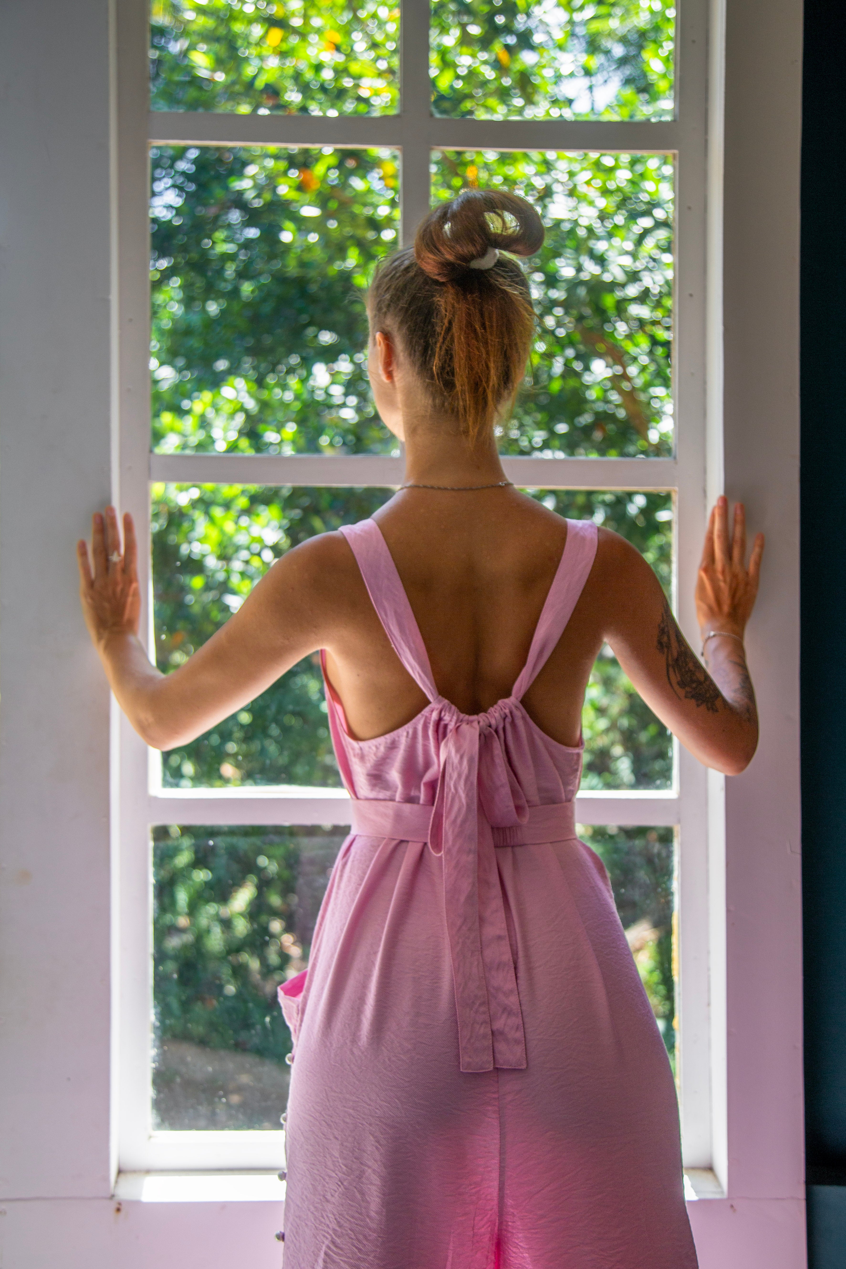 Backless pink resort jumpsuit with elegant feminine details